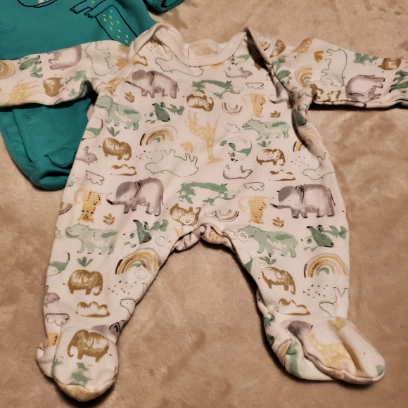 Sleeper/onesie/outfit bundle - Picture 2 of 14